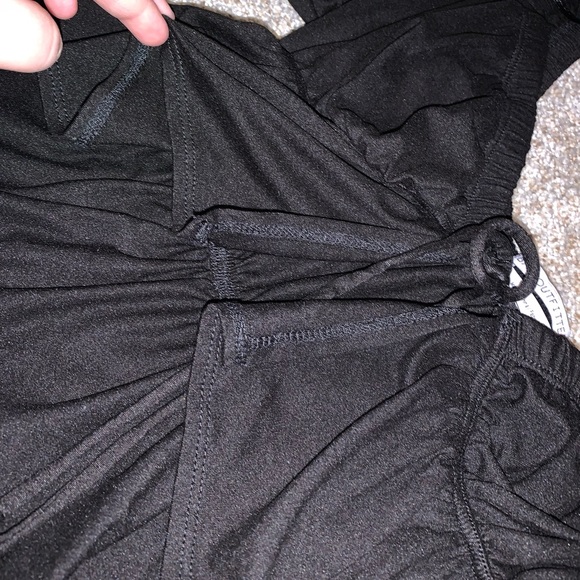 Urban outfitters black tie front cropped top size small - Picture 2 of 5